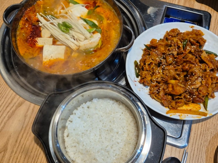  천안 성정동 맛집 우리동네 김치찌개에 제육볶음까지 맛있는 곳