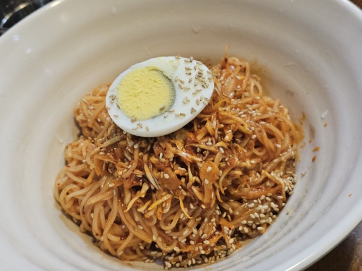  홍대입구맛집 고래국수 가성비 점심 비빔국수 맛집