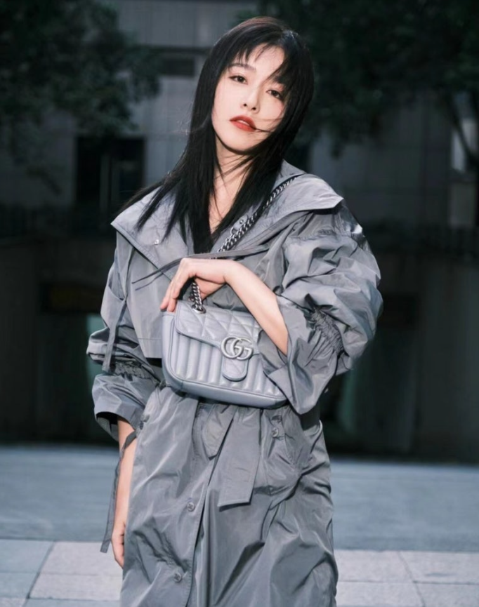  럭셔리 패션 아이템 구찌 GUCCI 마몬트 마틀라쎄 숄더백