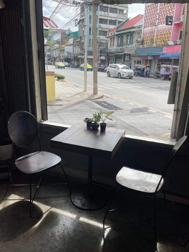  방콕 카오산로드 카페 Suriyon Old Town