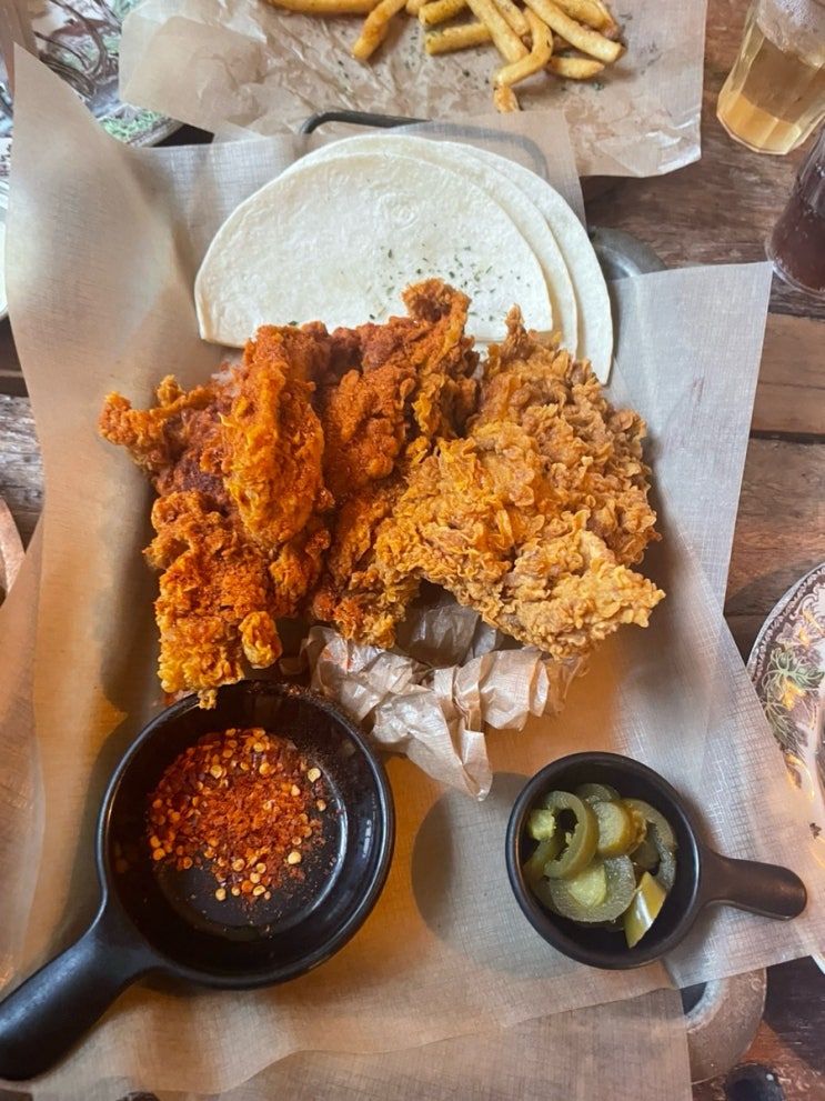  [신사맛집] 서울 이색 치킨 맛집 '계인전 보타니카 치킨 & 버거 신사 가로수길점'