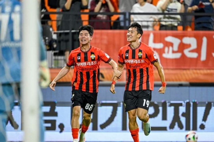 양민혁, 1G 1AS+<b>김경민</b> 멀티골...강원, <b>전북</b>에 4-2 승 '1위 탈환'