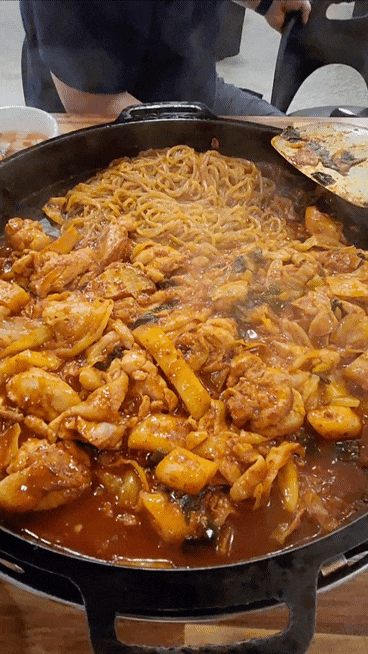 동탄 철판 닭갈비 맛집 산갈래닭갈비  주말 브레이크타임 없고 가게앞 주차가능