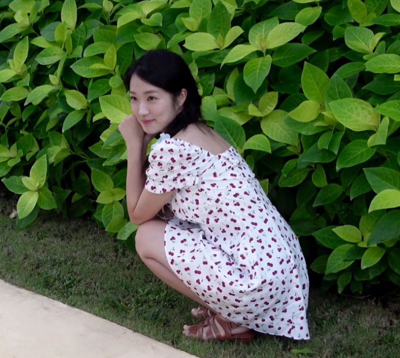김혜윤 발리 패션! 이바나헬싱키 원피스 락포트 샌들 러블리 여름코디 가격은? : 네이버 블로그