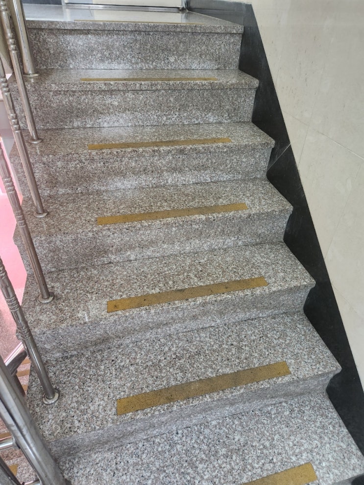  마포구계단청소 공덕동 성산동 신수동 대흥동 창전동 학원 병원 카페 빌라  사무실청소업체