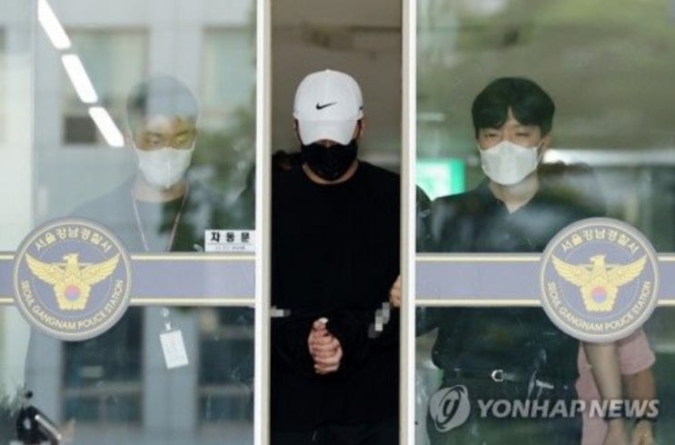 <실시간 핫이슈> '압구정 롤스로이스' 20대, 2심서 징역 20년→10년 감형(종합) <실시간 핫이슈> '압구정 롤스로이스' 20대, 2심서 징역 20년→10년 감형(종합)