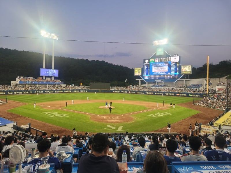 대구 삼성 라이온즈파크 중앙 테이블석 TC-2구역 직관 후기(좌석 가격, 유니폼, 맥주 꿀팁)