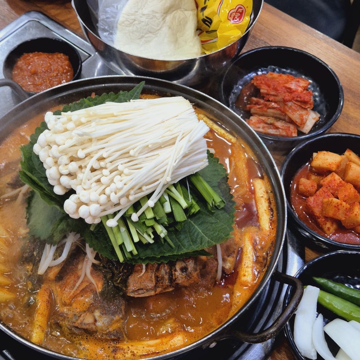  [안산/선부동] 뼈와 채소가 탑처럼 쌓인 :: 종로해장국감자탕