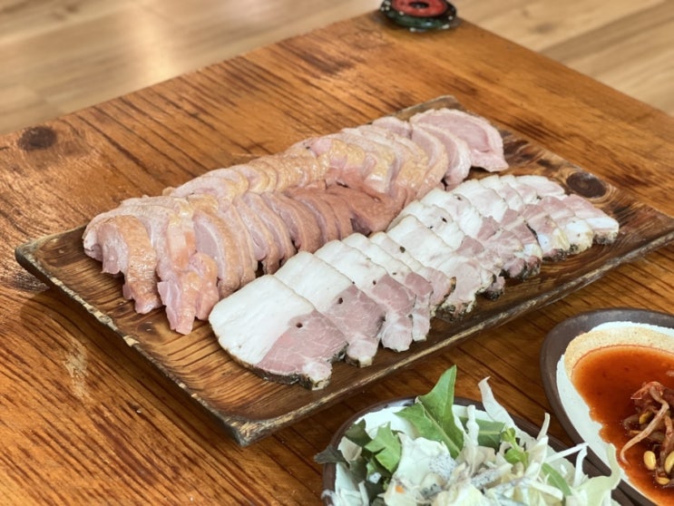  서오릉 맛집 오리고기와 돼지고기가 훈연되어 나오는 시골마루 장작구이