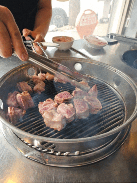  파주 맛집 흑돼지목살 연탄구이와 고추장찌개가 맛있는 흑돼지형제들