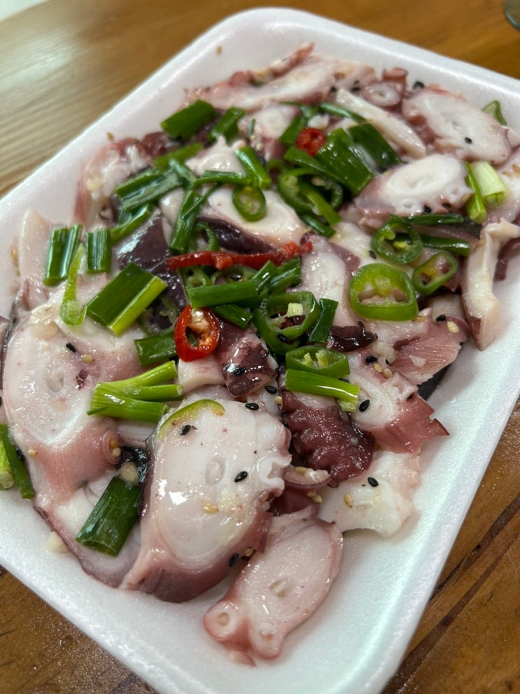  경주 성동시장 문어무침 우엉김밥 맛집 운전수문어 보배김밥