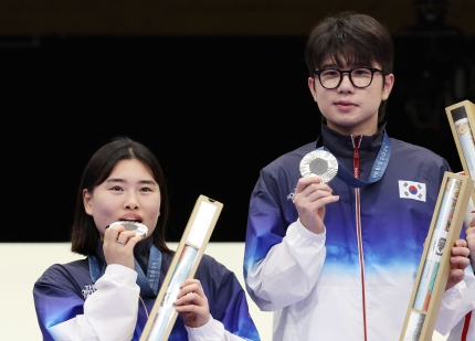 금지현-<b>박하준</b> 10m 공기소총 혼성 은메달...  <b>결선</b>서 중국에... 