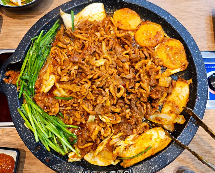  부산 범일 맛집 - 가족외식하기 좋고 오리주물럭이 맛있는 고기집 [오월가] 주차정보 이벤트 점심특선