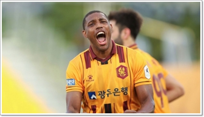 25라운드'/K리그1 <b>김천</b>, 포항... 광주, 수원FC <b>격파</b>하고 2연승