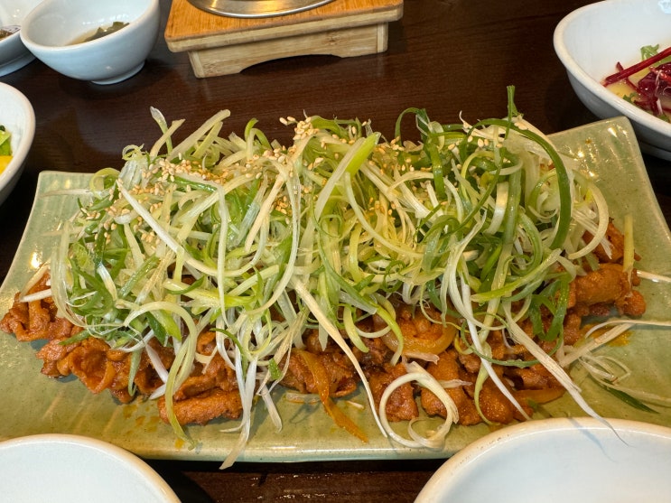  의왕 백운호수 깔끔한 한식 한상 단체 행사 룸 백운원
