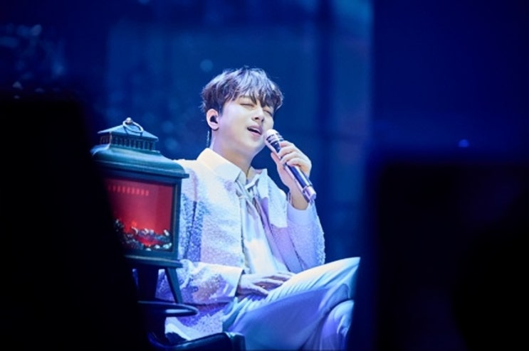 [기사공유] <b>이찬원</b> 단독 <b>콘서트</b>서 故 <b>현철</b> 추모 “존경과 진심... 