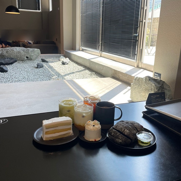  김해 대형카페 피어어피어:케이크 맛있고 주차 편했던 곳