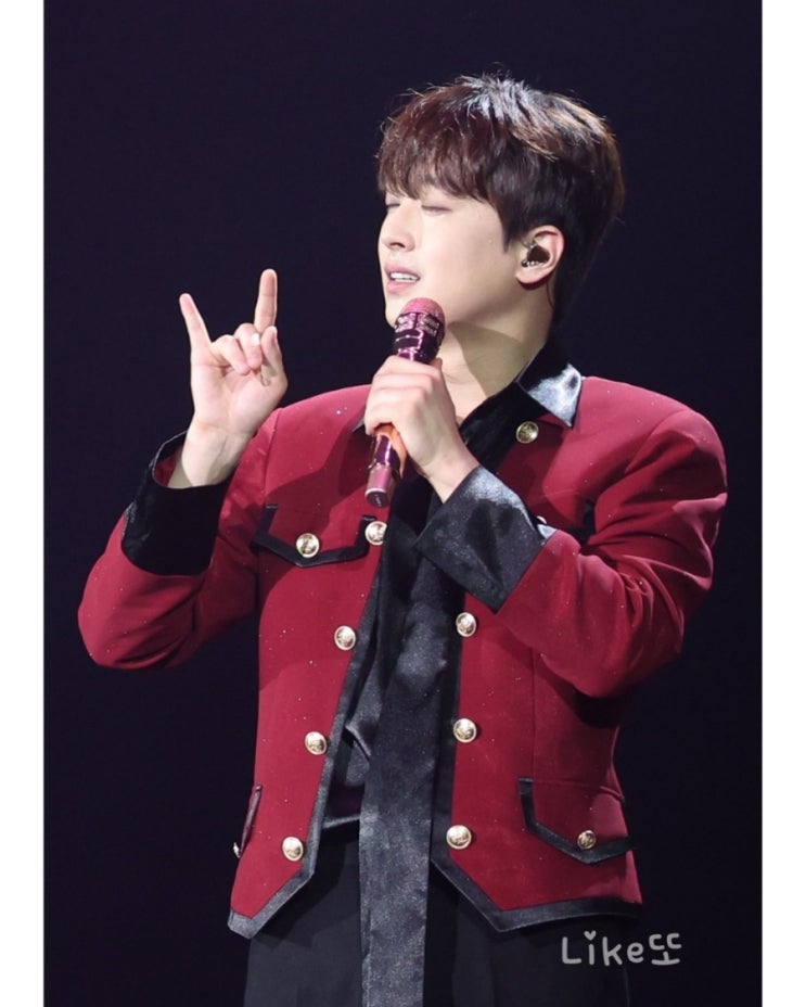 "故 <b>현철</b> 추모”…<b>이찬원</b>, 수원 <b>콘서트</b>서 의미 있는 앵콜 무대