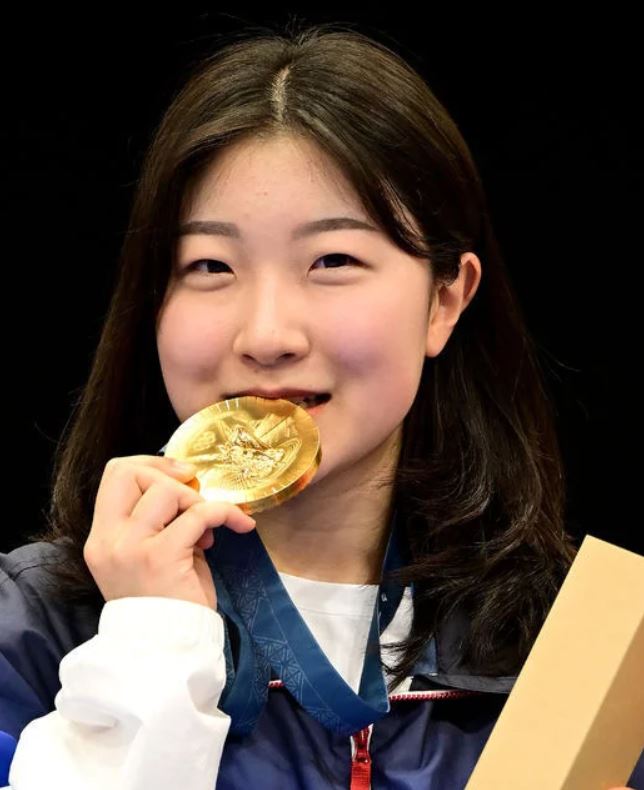 <파리올림픽> <b>반효진</b>, 여자 10m공기소총서 <b>대한민국 100번째</b>... 