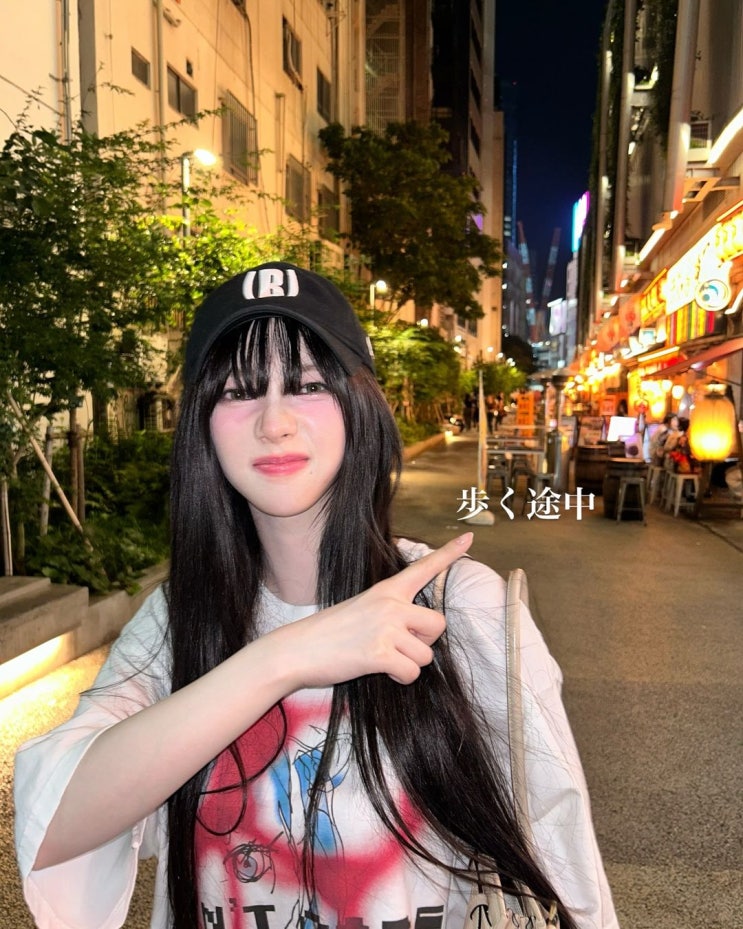  여자 연예인 야구 모자 종류에서 베이프 X 뉴에라 B 원 포인트 여성 볼캡 info w. 에스파 카리나