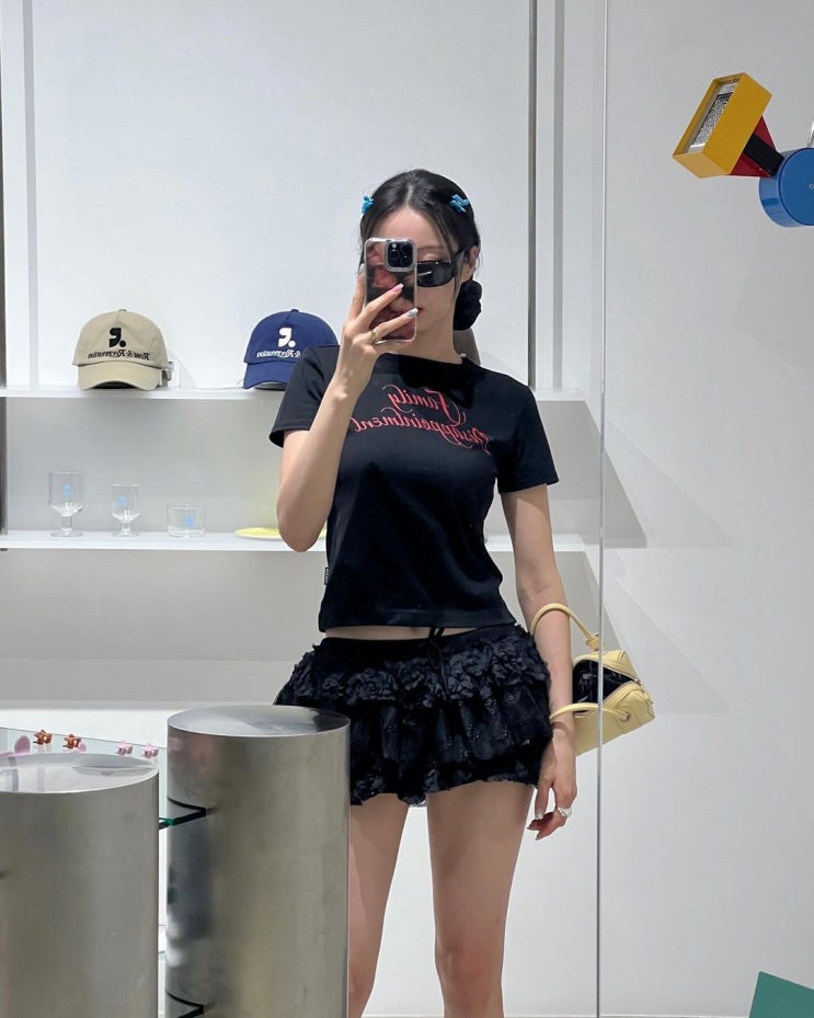  경리 인스타그램 레터링 반팔티 패션 코디, 스컬프터 Family Disappointment Tee Black 추천!