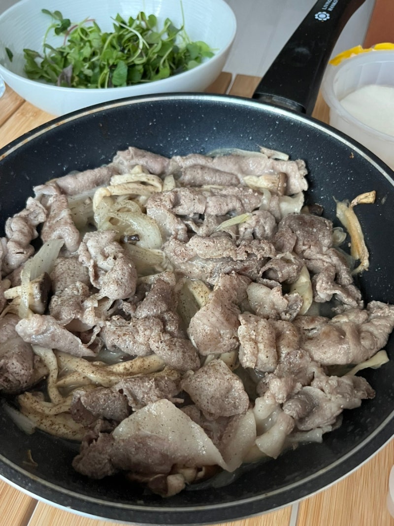 노브랜드 냉동 돈목심 바로구이 후기 : 1kg에 가성비 극강, 역대급 대패 목살 구이