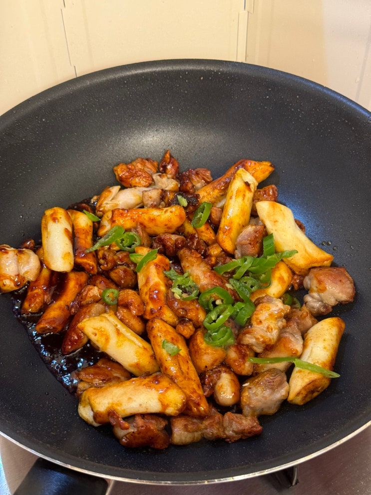  저녁메뉴로 추천하기 좋은 마켓컬리 <치밥하기 좋은 순살 바베큐치킨>