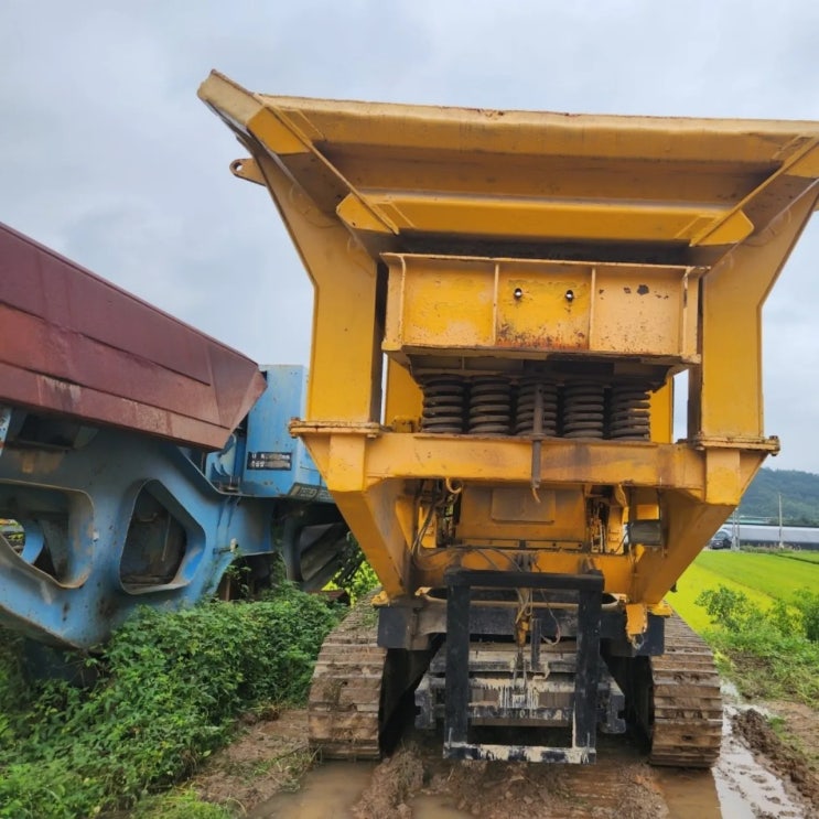 코마스 BR550 250톤 2001년식 2억3000만원 판매합니다. 코마스 BR550 250톤 2001년식 2억3000만원 판매합니다.