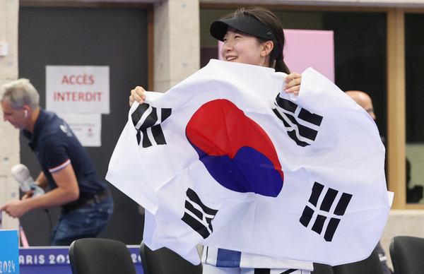 <b>16세 반효진</b>, <b>공기</b>소총 10ｍ 금…韓 하계올림픽 100호
