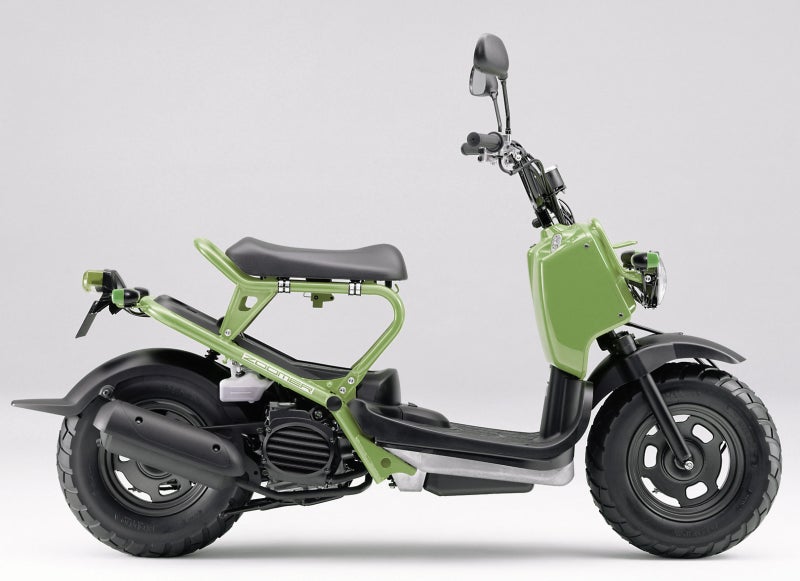 진화의 시작! 50cc 패션 스쿠터 혼다 줌머 50 카울의 굴레를 벗어던지다