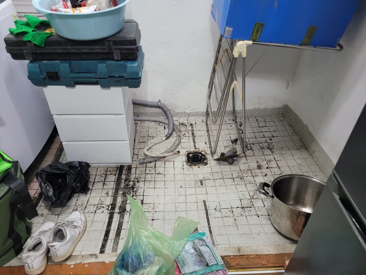  오래된 노후 빌라 1층베란다역류 공동 배관막힘으로 세탁실 물넘침 서울 경기 인천