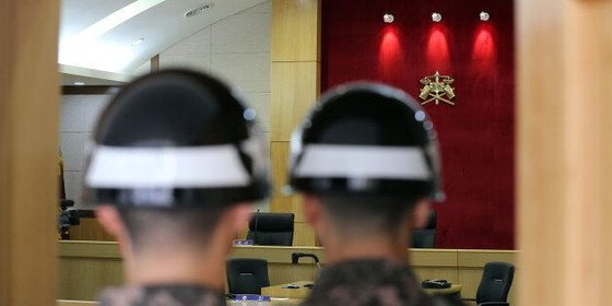 '정보 <b>유출</b>' 軍<b>정보사</b> <b>군무원</b> 구인영장 발부…"1차적으로 中에... 