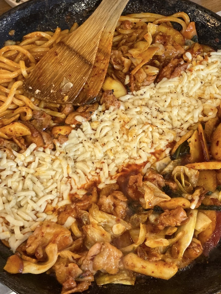  학동역 근처 점심 저녁 맛집 류몽민 닭갈비