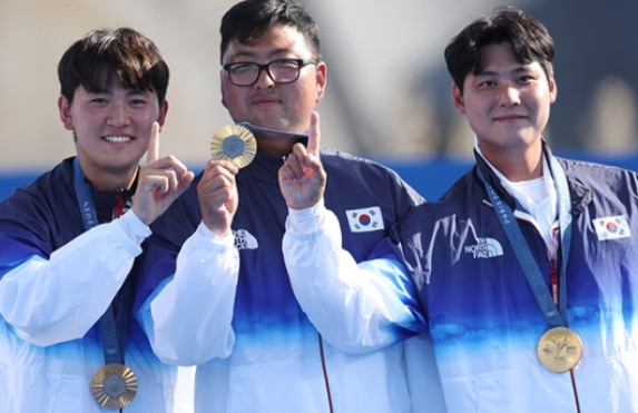 <b>양궁</b> 단체 결승 금메달 3연패 김우진 <b>김제덕</b> 이우석 <b>개인전</b>... 
