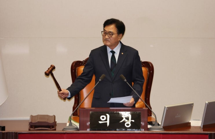 <b>우원식</b> 국회의장 방송4법... “윤석열 대통령, <b>거부권</b> 신중하길”