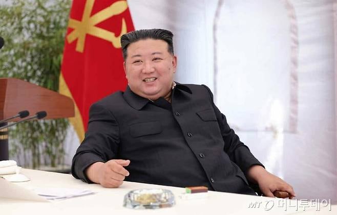 기대수명 앞으로 2년 몸무게 140kg 비만약 찾는 김정은