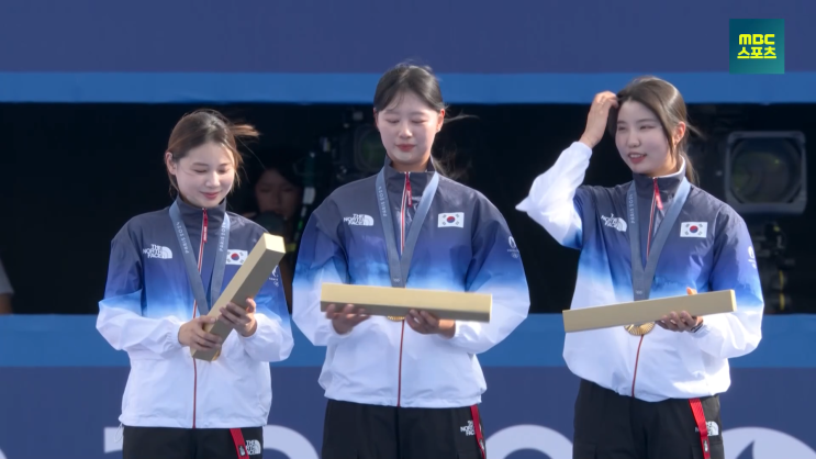  파리 올림픽 시상식에서 메달과 함께 주는 상자에는 뭐가 들었지?