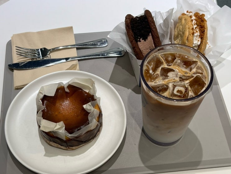  학동역 카페 | 커피 디저트 맛집 카페홈즈 학동점