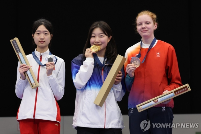 2024 파리<b>올림픽</b> 16세 <b>반효진</b> 사격 금메달로 최연소 금메달... 
