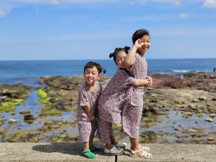  여름방학 해수욕장에서 꽃게잡기