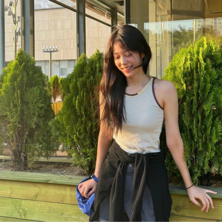  노윤서 데일리룩으로 선택한 캐주얼 민소매 탑 어디꺼?