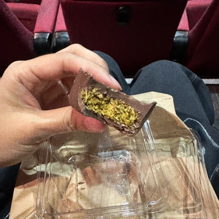  영화 보러 간 롯데월드몰에서 우연히 마주친 잠실 테미즈 팝업 5층 두바이초콜릿 구매해 먹어본 리뷰.