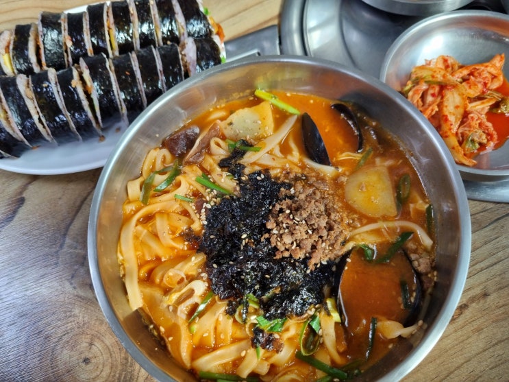  강릉 아이랑 가기 좋은 강릉역 맛집 '까치장칼국수'