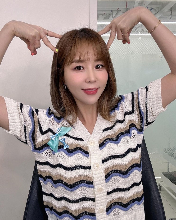  브랜드 플라스틱아일랜드의 여름 여자 반팔 V넥 크로셰 가디건 코디 정보 FT. 신지