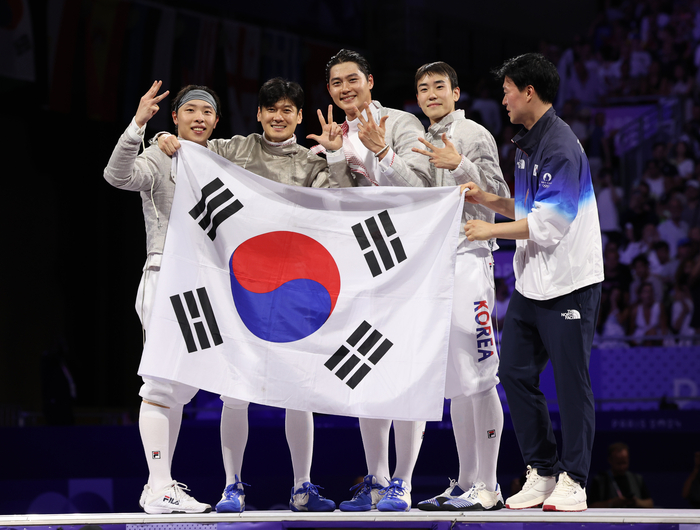 한국 <b>펜싱</b> 남자 <b>사브르 대표팀</b>, 2024 파리올림픽 금메달 획득!