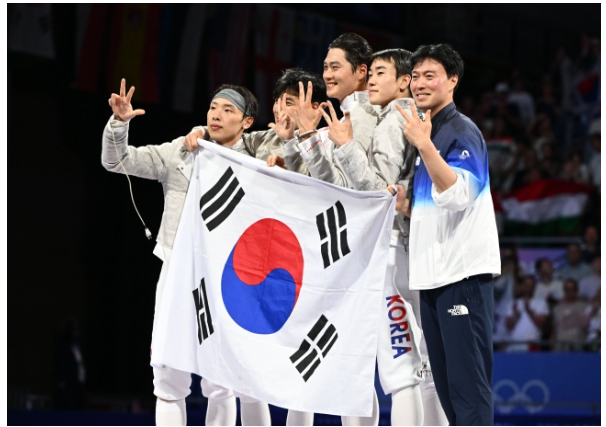 남자 <b>펜싱 사브르</b> 단체 금메달 획득, <b>대표팀</b> 목표 금메달 +1 초과