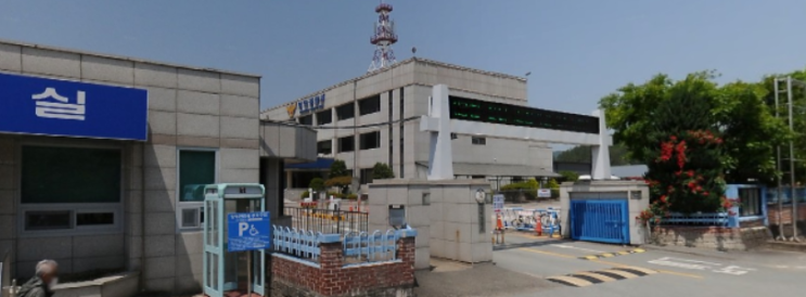 경북 영덕서 <b>화물차</b>와 <b>오토바이 충돌</b>, 10대 남성 중상
