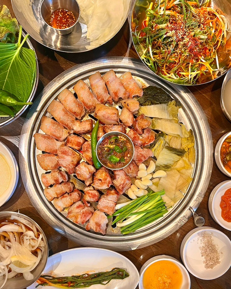  부산시청고기집 ‘부산댁’ 삼겹살 목살 모듬한판 연산동 고기구워주는 맛집