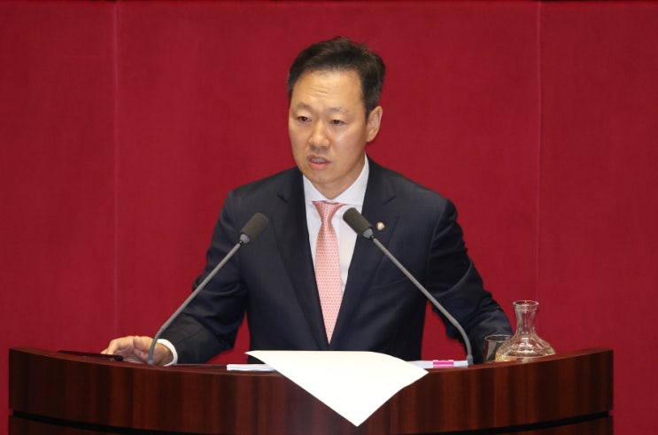 與<b>박수민</b>, 15시간 50분 <b>필리버스터</b>로 <b>최장</b> 기록 경신