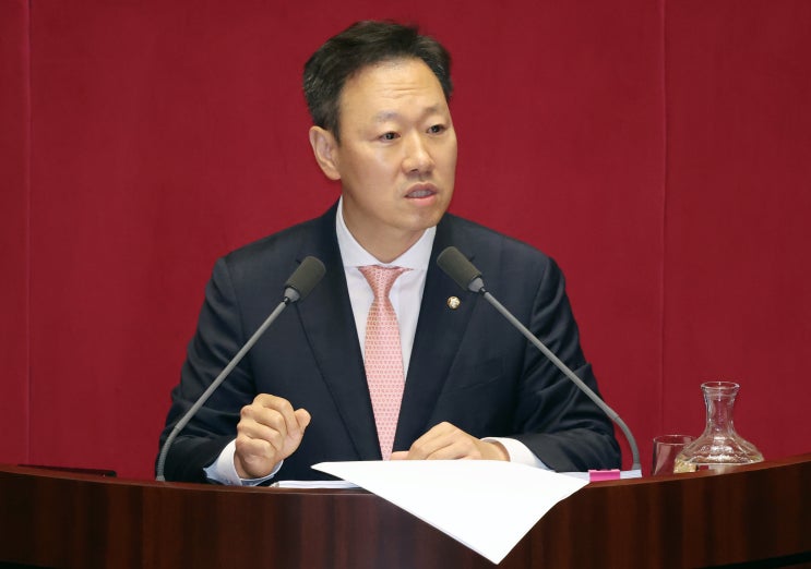 여 <b>박수민</b>, <b>필리버스터</b> '15시간 50분'…<b>최장 기록</b> 경신